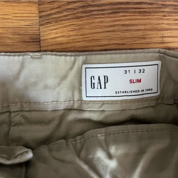 GAP Slim Khaki Pants SIZE 31/32 - Picture 2 of 2
